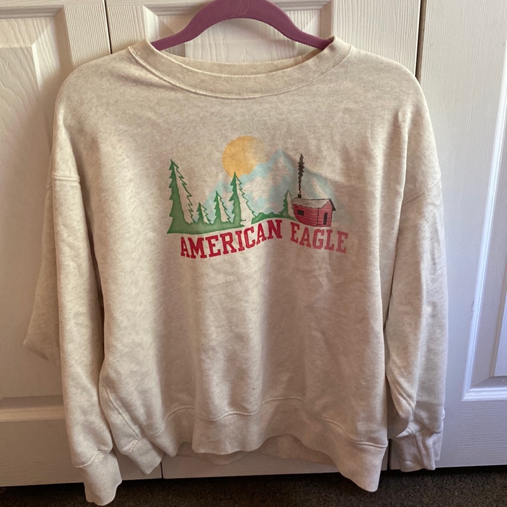 A white American eagle sweatshirt